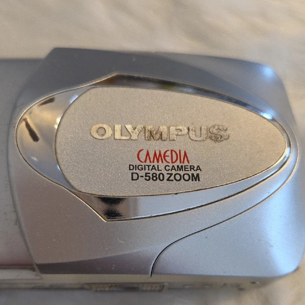 Olympus Camedia D-580 Zoom Digital Camera - Tested & Working - Silver Y2K